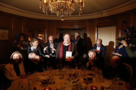 Le prix Goncourt 2015 a été décerné à Boussole (Actes Sud) de Mathias Enard.